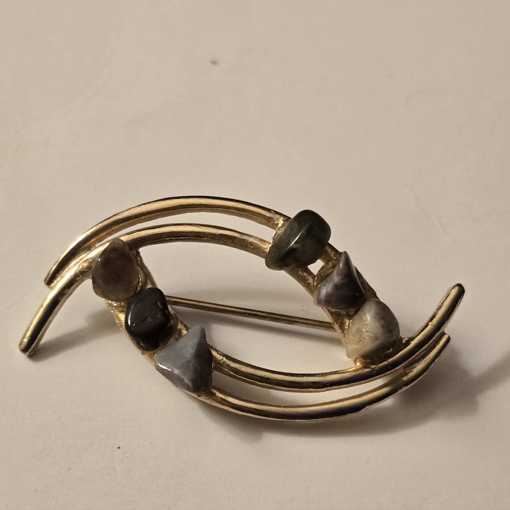 Vintage Brooch  Gold Tone Branch Shaped Leaves With Stones - Picture 6 of 8